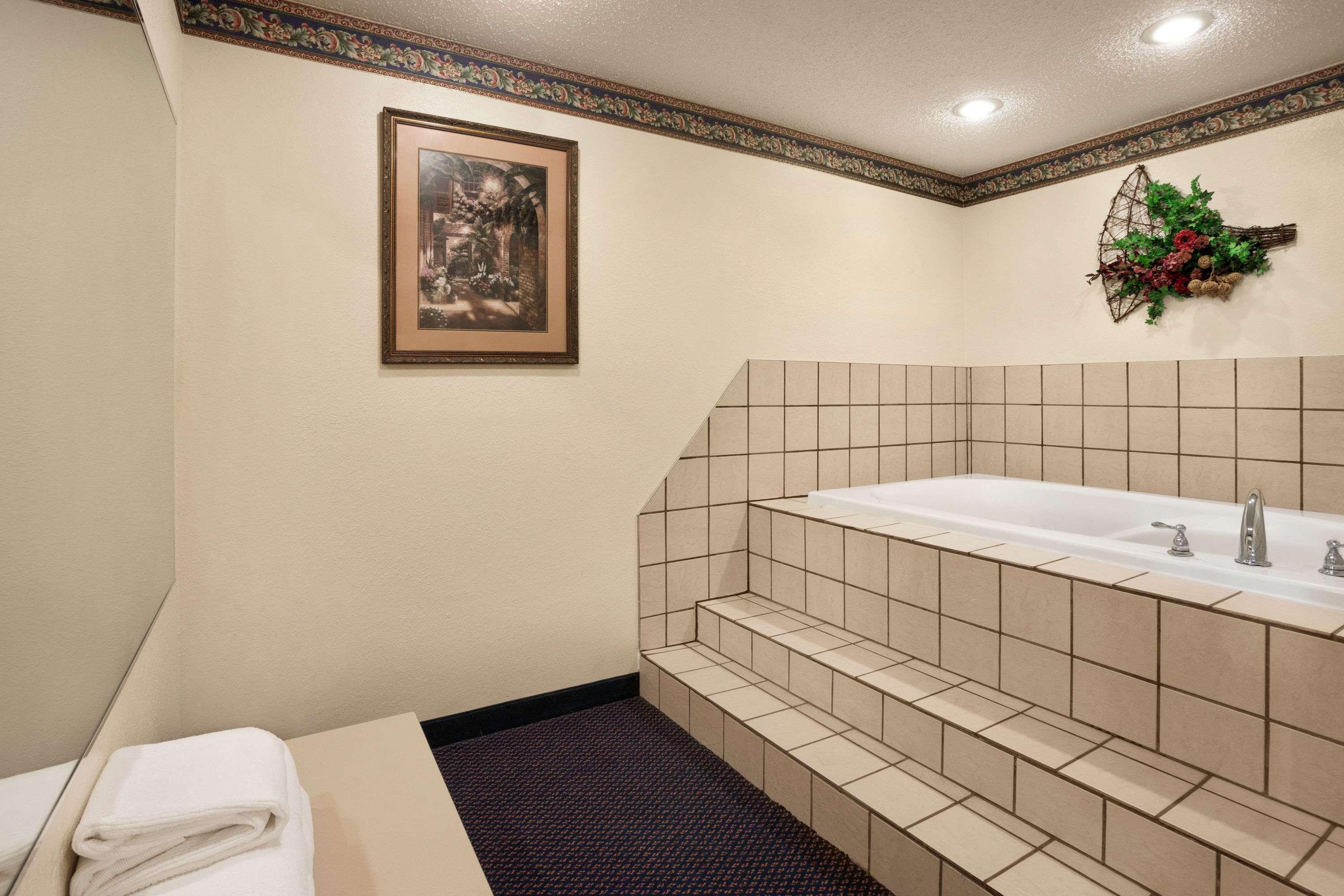 Travelodge By Wyndham Fort Scott Eksteriør bilde