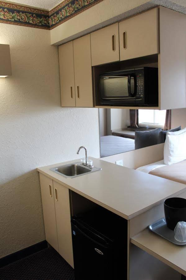 Travelodge By Wyndham Fort Scott Eksteriør bilde